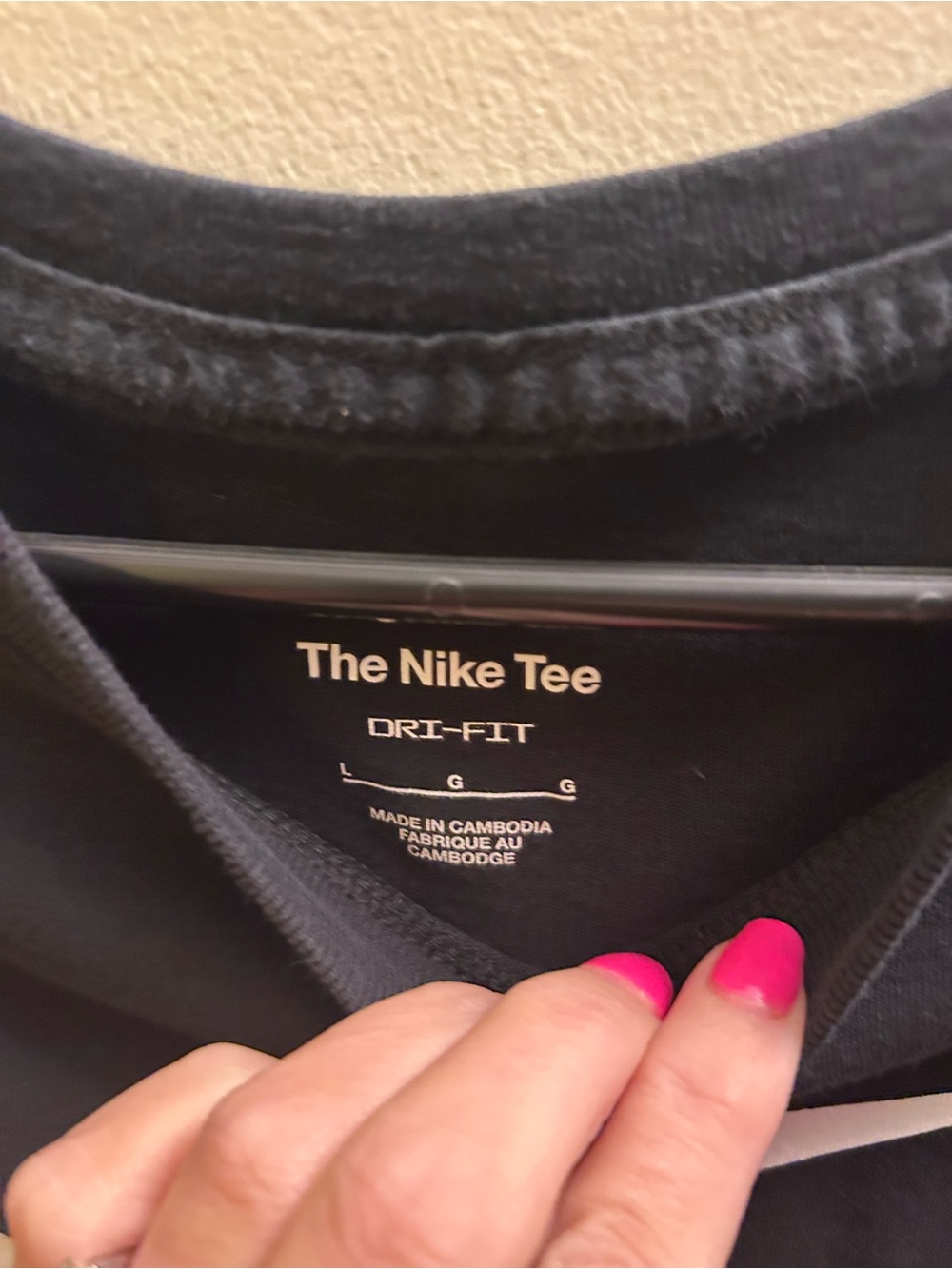 Nike Women’s Black Tee with White Swoosh. - Picture 3 of 3